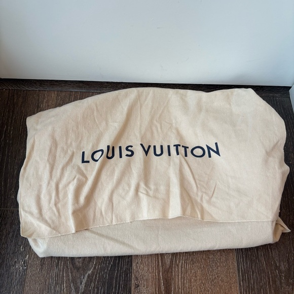 Louis Vuitton Monogram Artsy MM Shoulder Bag - Picture 8 of 16